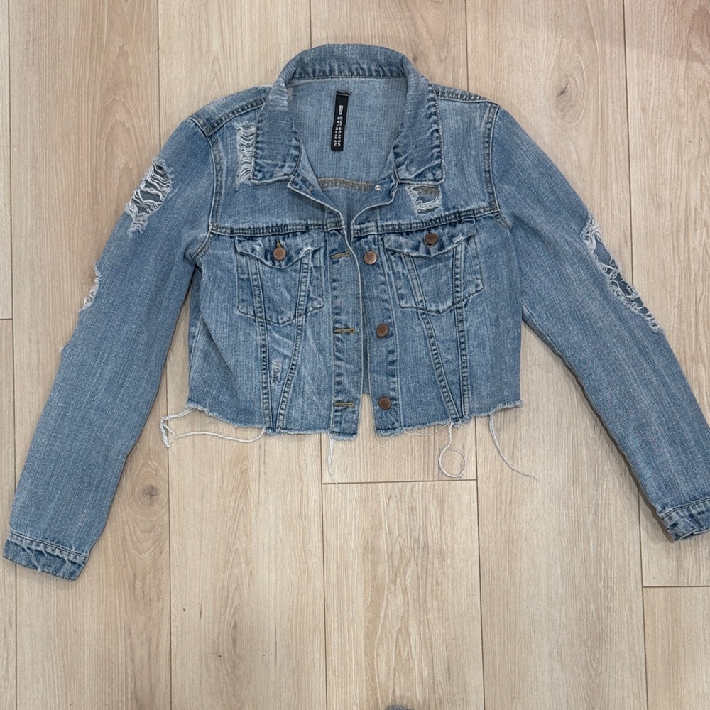 Design Lab Lord & Taylor Cropped Light Blue Distressed Jean Jacket